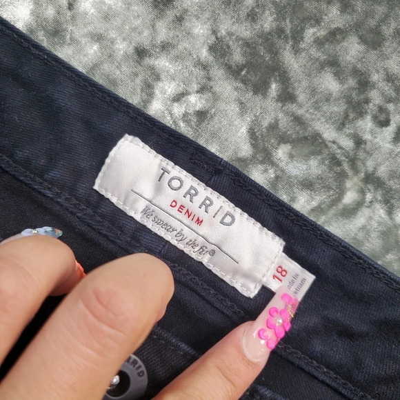Torrid Denim Black Cuffed Shorts - Picture 2 of 7